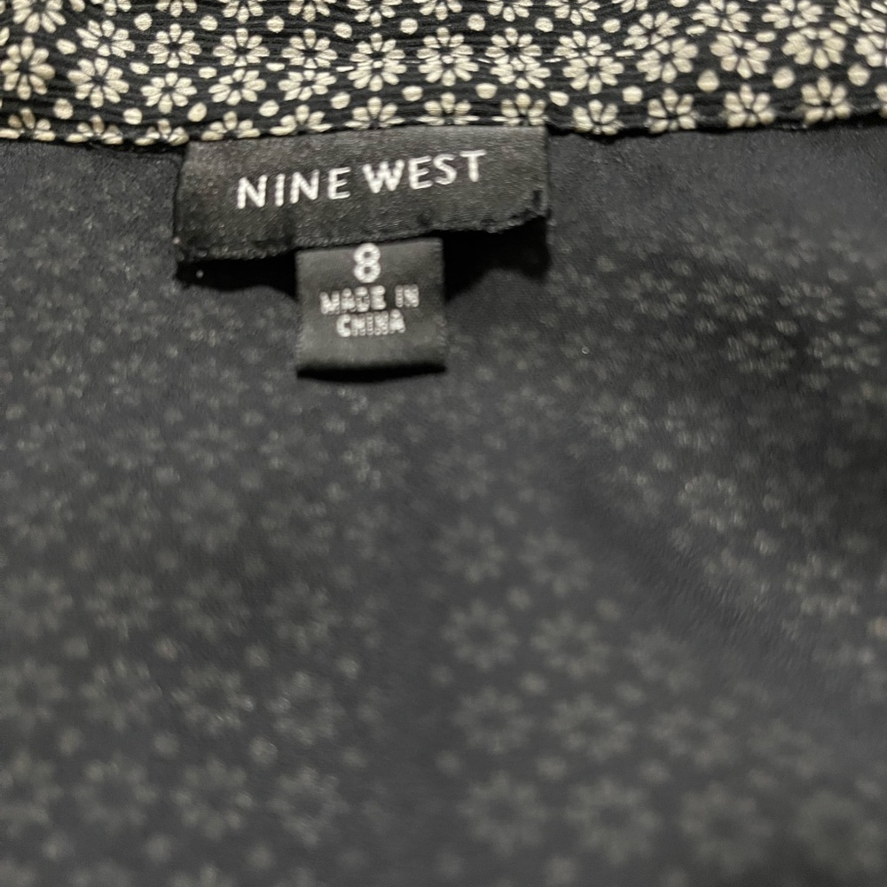 Nine West Women’s sleeveless shirt, Size 8 - Picture 7 of 9